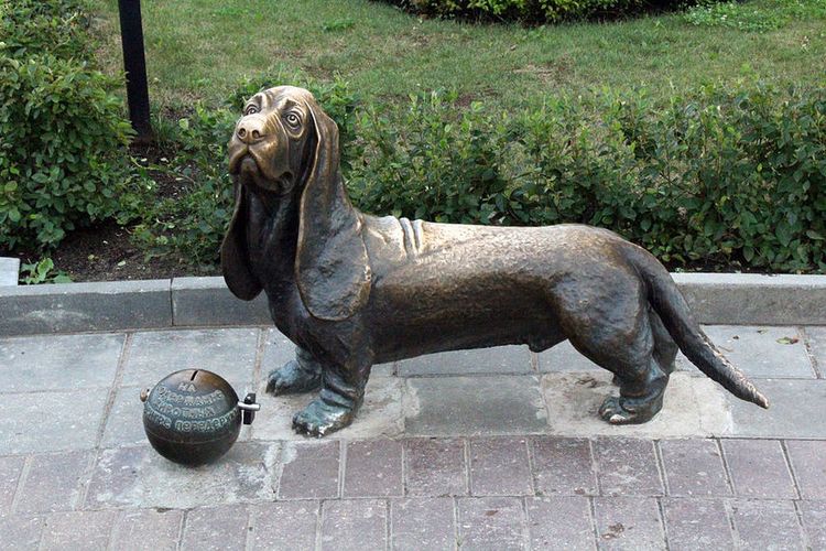 Monumento al perro bombero Bobka (Kostromá)