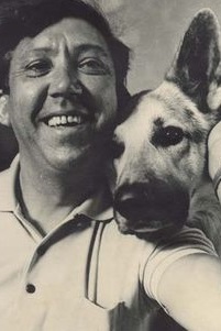 Yuri Nikulin con un pastor alemán
