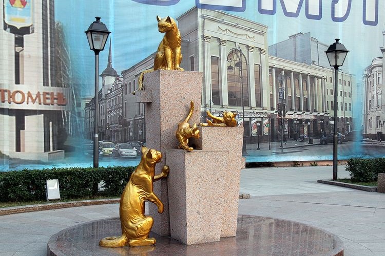 Esculturas de gatos