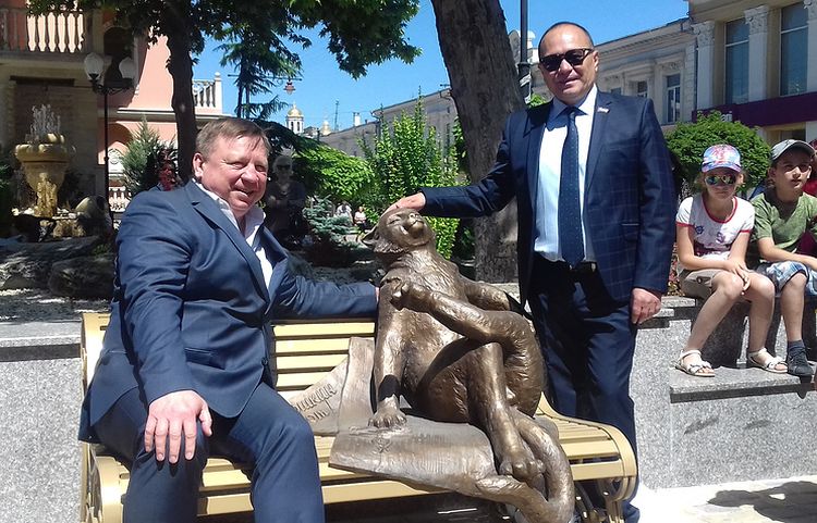 Monumento al Gato Yoshkin en Simferópol