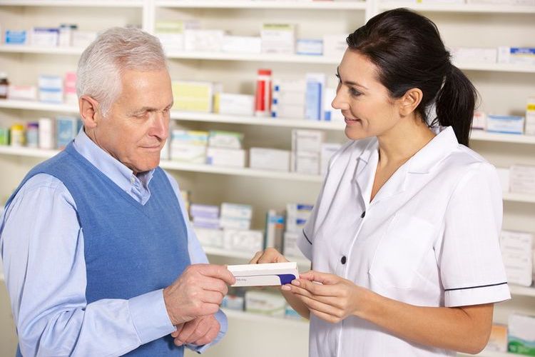 Farmacéutico en la farmacia