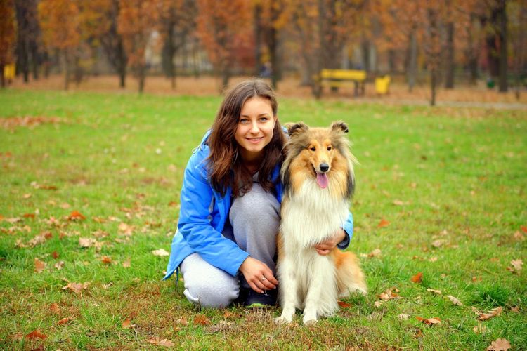 Chica con collie