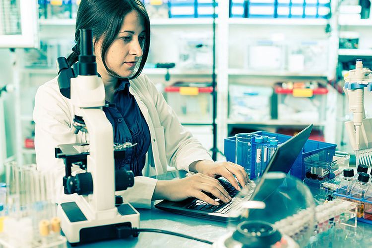 Laborant im Labor