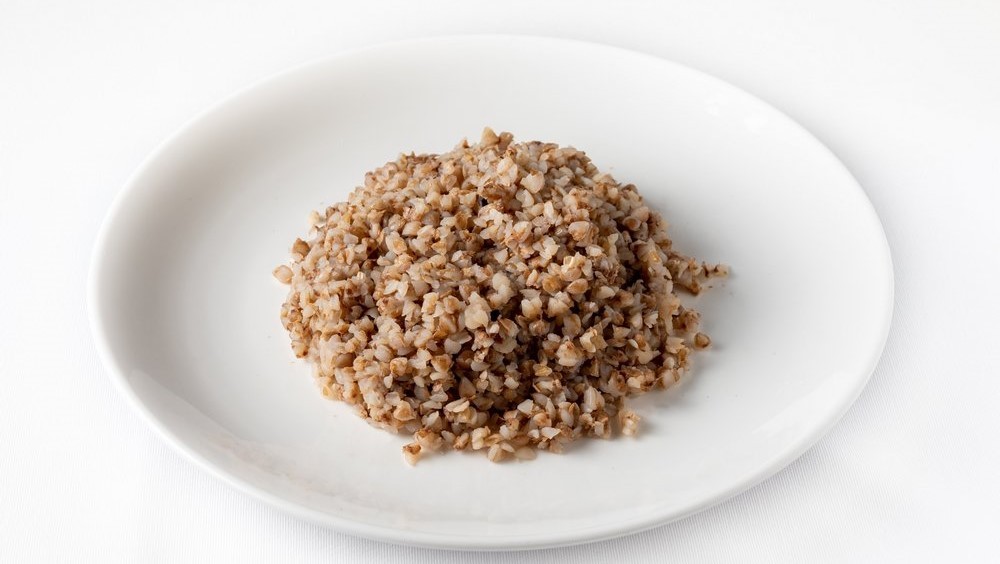 Gachas de trigo sarraceno en un plato